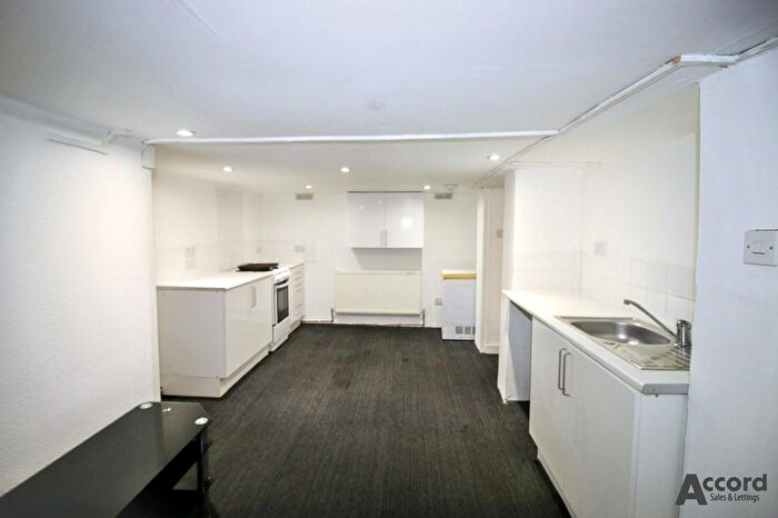 1 Bedroom Flat To Rent In - Upminster Road South, Rainham, RM13