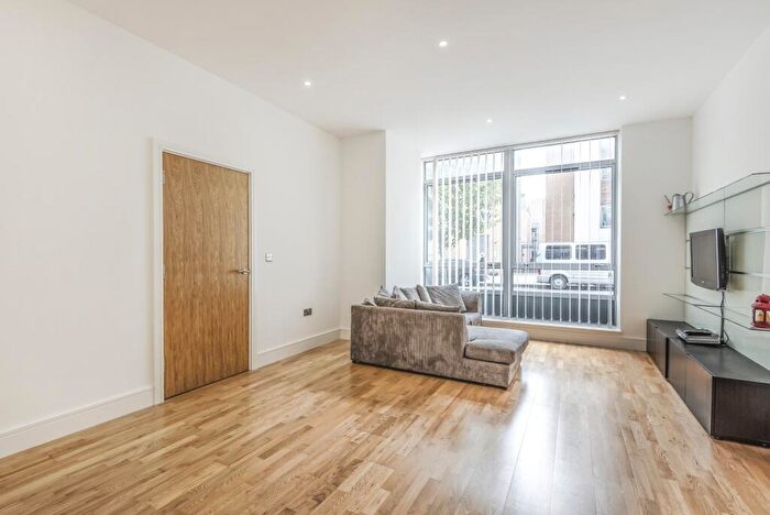 2 Bedroom Flat To Rent In Peckham Grove London, SE15
