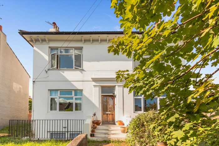 1 Bedroom Flat To Rent In Crescent Road, Brighton, BN2