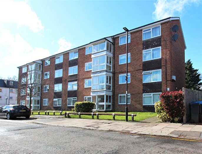 2 Bedroom Flat To Rent In Beaufort Court, The Limes Ave, N11