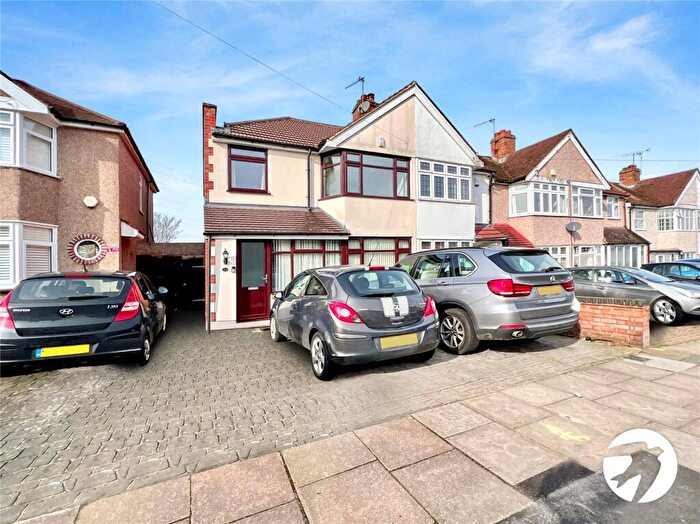 4 Bedroom House To Rent In Crofton Avenue, Bexley, DA5