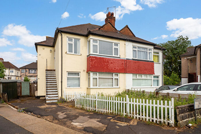 2 Bedroom Maisonette For Sale In Rosebery Close, Morden, SM4
