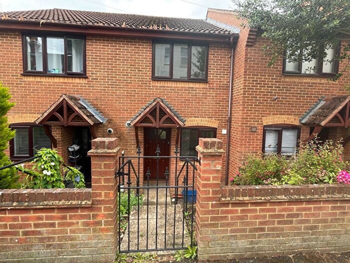2 Bedroom Terraced House To Rent In Western Road, Aldershot, GU11