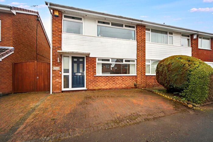 3 Bedroom Semi Detached House For Sale In Kilburn Grove, Wigan, WN3