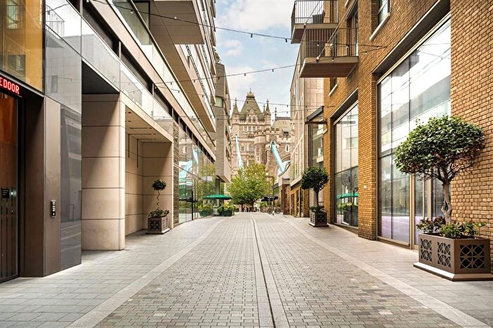3 Bedroom Flat To Rent In Duchess Walk, Shad Thames, SE1