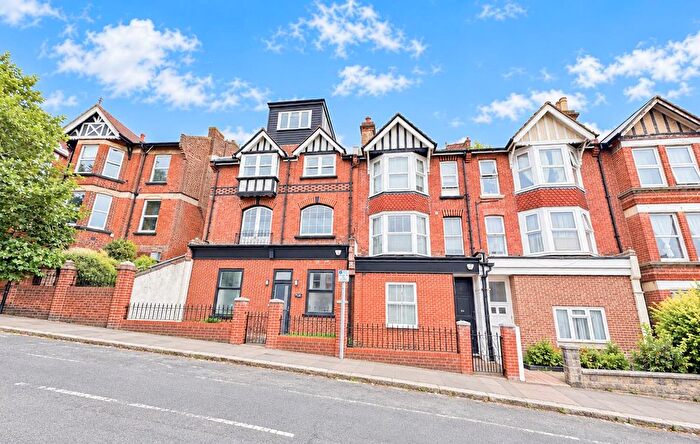 1 Bedroom Flat For Sale In Milward Road, Hastings, TN34