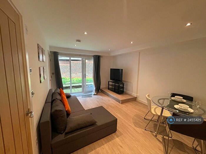 1 Bedroom Flat To Rent In Bellfield Road, High Wycombe, HP13