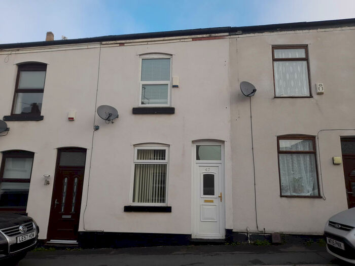 2 Bedroom House To Rent In Fountain Street, Godley, SK14