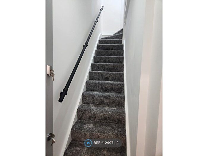 4 Bedroom Flat To Rent In Conolly Road, Hanwell, W7