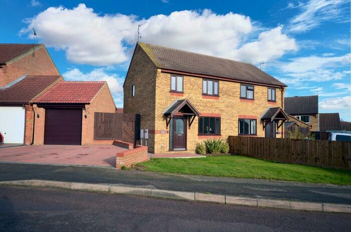 3 Bedroom Semi-Detached House To Rent In Deferneus Drive, NN9