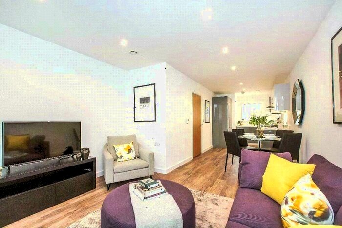 2 Bedroom Apartment To Rent In New Cross Road, London, SE14