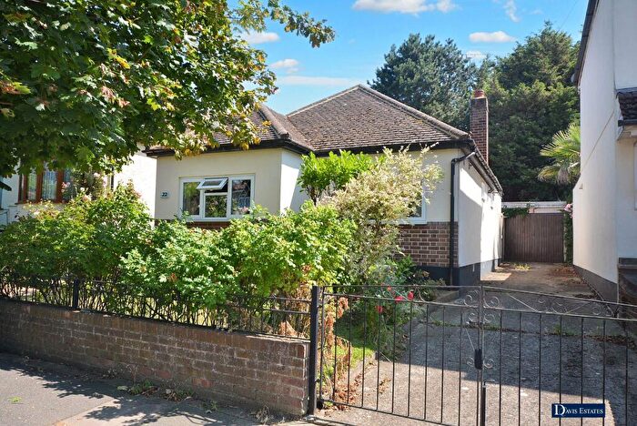 3 Bedroom Bungalow For Sale In Bruce Avenue, Hornchurch, RM12
