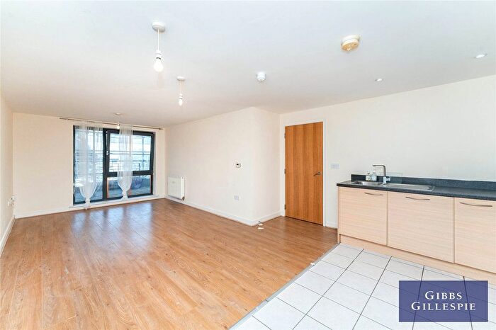2 Bedroom Flat To Rent In Lovelace House Uxbridge Road, Ealing, London, W13