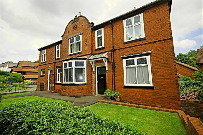 2 Bedroom Flat To Rent In Greenmount Lane, Heaton, Bolton, BL1