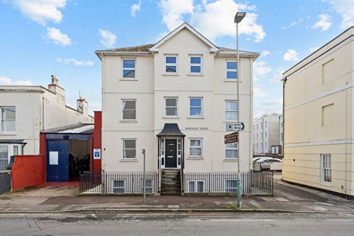 2 Bedroom Flat For Sale In Hewlett Road, Cheltenham, GL52