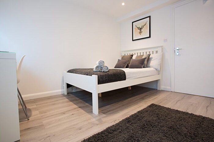 2 Bedroom Flat To Rent In Newington Butts, London, SE11