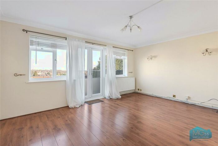1 Bedroom Apartment To Rent In Henley Court, Chase Side, Southgate, London, N14