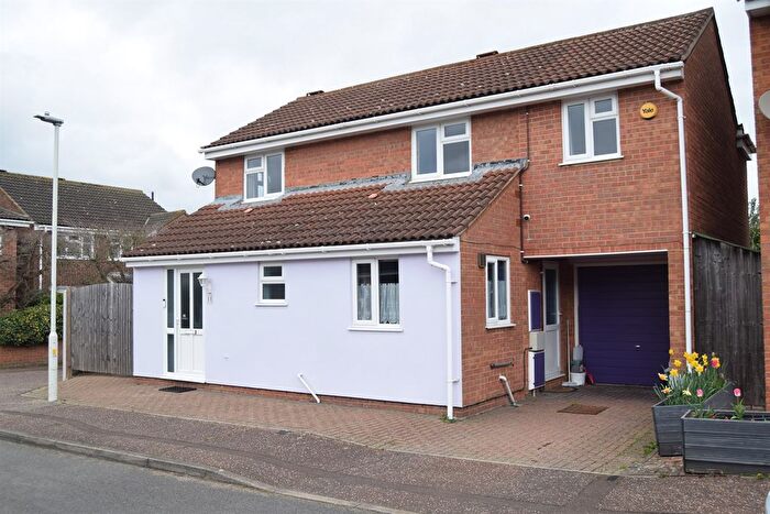 4 Bedroom Detached House For Sale In Stirrup Close, Springfield, Chelmsford, CM1
