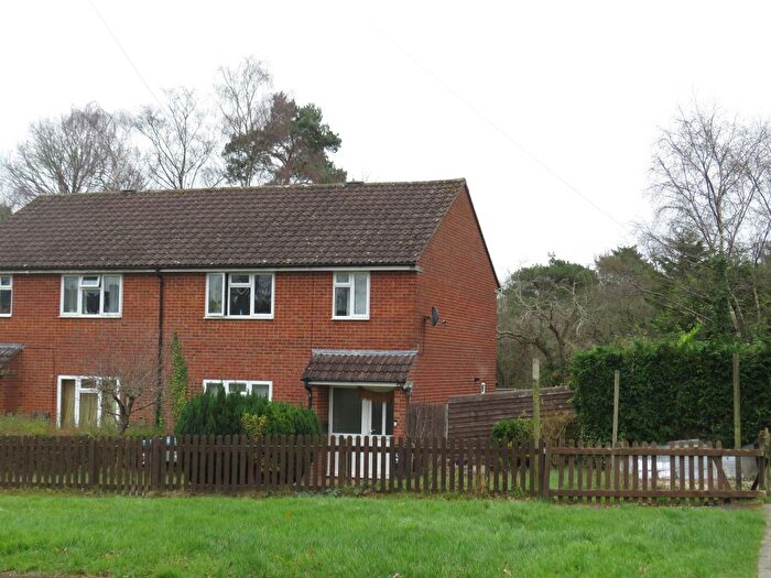 3 Bedroom Semi Detached House For Sale In Spiders Island, Alderbury, Salisbury, SP5