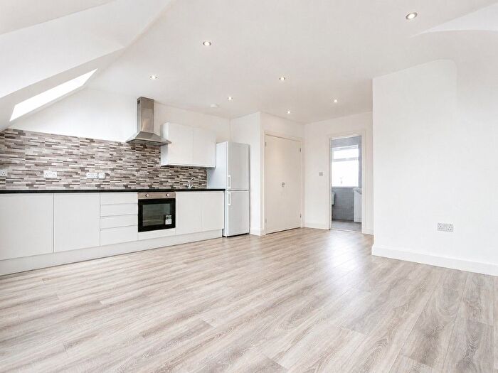 2 Bedroom Flat To Rent In West Green Road, London, N15