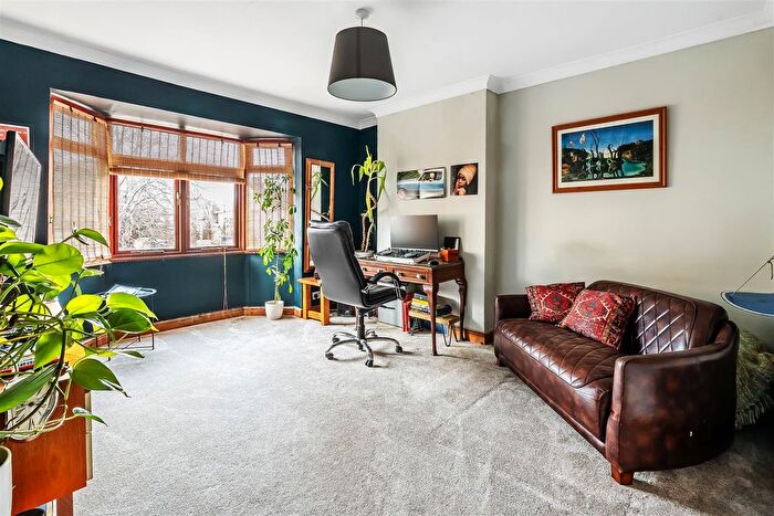 5 Bedroom Detached House For Sale In Kingston Road, Leatherhead, KT22