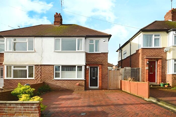 3 Bedroom Semi-Detached House To Rent In Mayfield Drive, Caversham, Reading, RG4