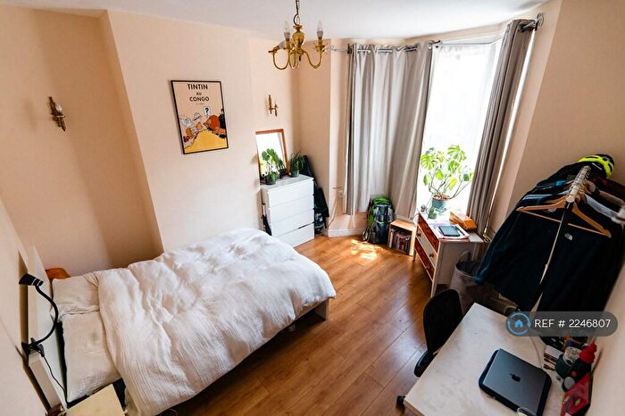 5 Bedroom Flat To Rent In Brocklehurst Road, London, SE14
