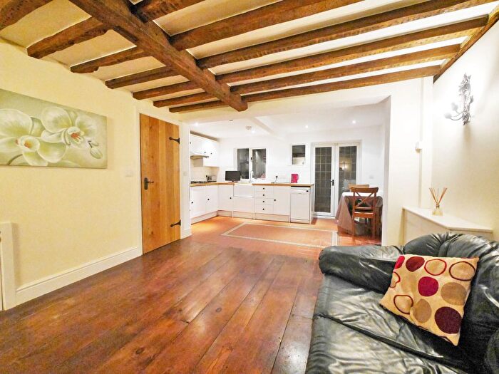 2 Bedroom Cottage To Rent In The Oaks, Ruislip, HA4