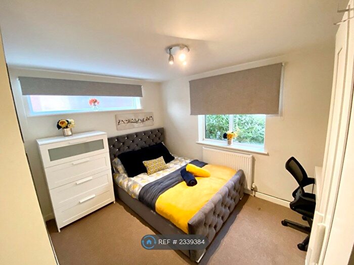 2 Bedroom Flat To Rent In Newcastle Road, Reading, RG2