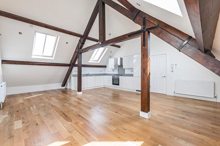 2 Bedroom Flat To Rent In Victoria Road, Kingston Upon Thames, KT1