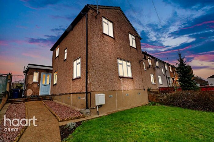 3 Bedroom End Of Terrace House For Sale In Fourth Avenue, Grays, RM20