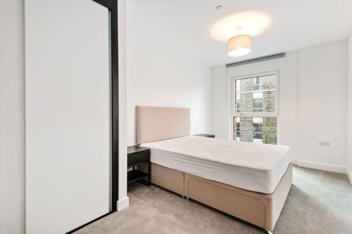 2 Bedroom Maisonette To Rent In Quest House, Blackwall Reach, E14