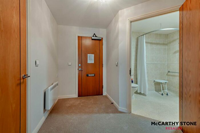 1 Bedroom Apartment For Sale In Farringford Court, Avenue Road, Lymington, Hampshire, SO41