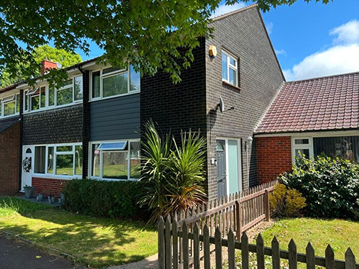 3 Bedroom Link Detached House For Sale In Gorselands Way, Gosport, PO13