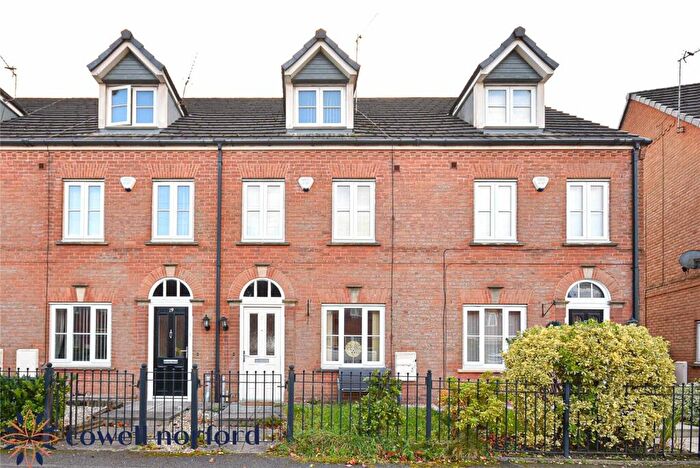 3 Bedroom Terraced House For Sale In Rosebay Close, Royton, Oldham, OL2