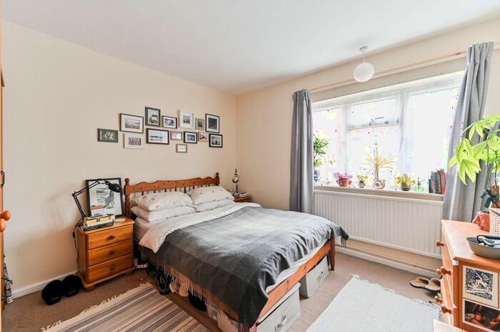 3 Bedroom Flat To Rent In Radbourne Road, Balham, London, SW12