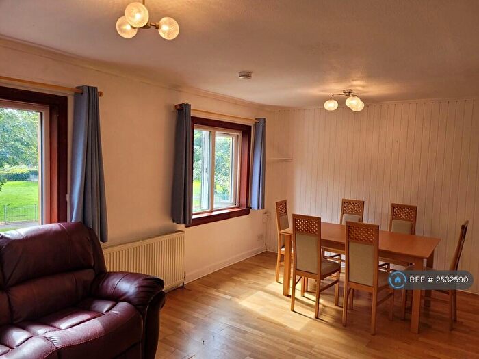 3 Bedroom Flat To Rent In Durar Drive, Edinburgh, EH4