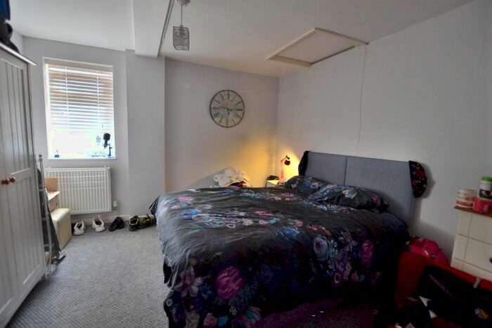 2 Bedroom Flat To Rent In Ashby Road, Loughborough, Leicestershire, LE11
