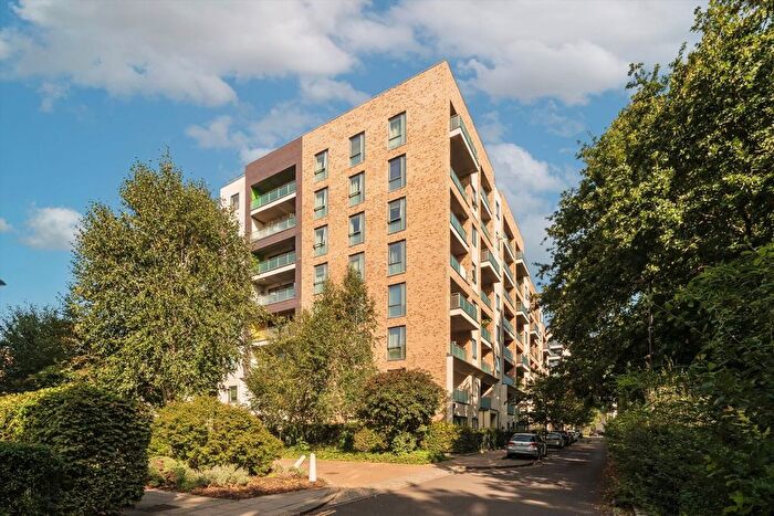 3 Bedroom Flat For Sale In Palmerston Road, Acton, W3