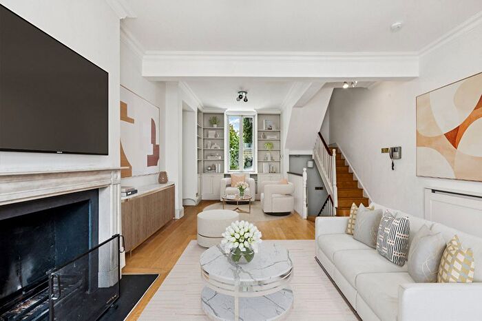 4 Bedroom Terraced House To Rent In Queensdale Road, Holland Park, W11