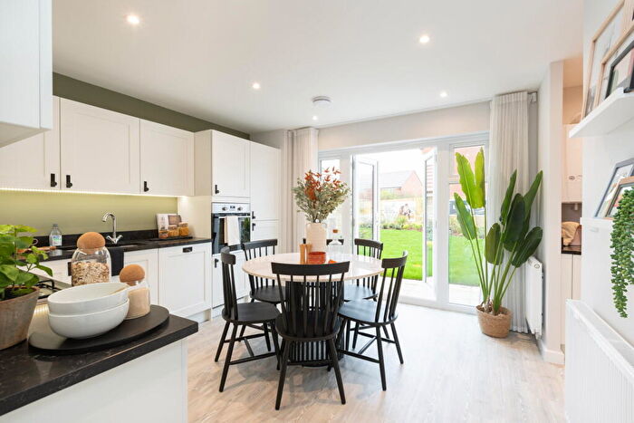 3 Bedroom Semi-Detached House For Sale In Birmingham Road, Alcester, B49