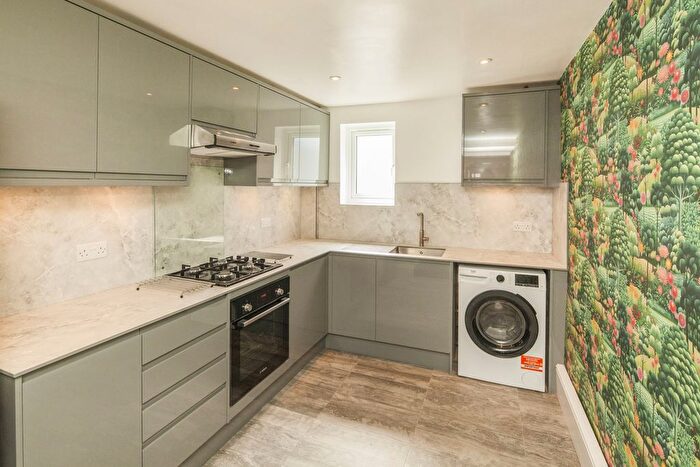 2 Bedroom Maisonette To Rent In Forest Hill Road, London, SE22