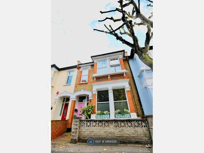 1 Bedroom Flat To Rent In Cavendish Drive, London, E11