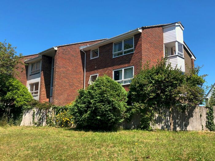 2 Bedroom Flat To Rent In Summerlea Gardens, Church Street, Littlehampton, BN17