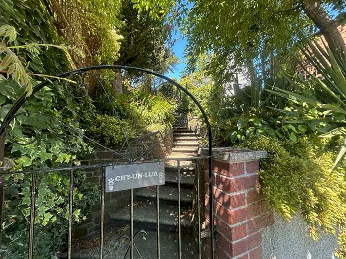 2 Bedroom Property To Rent In Underhayes Lane, Launceston, PL15