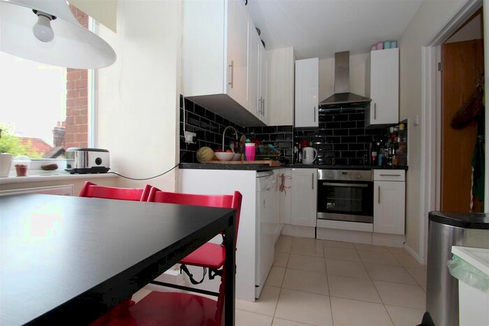 2 Bedroom Flat To Rent In Whitehall Park, London N19