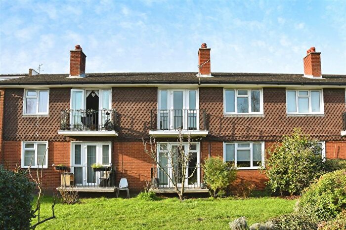 1 Bedroom Flat For Sale In Lateward Road, Brentford, TW8