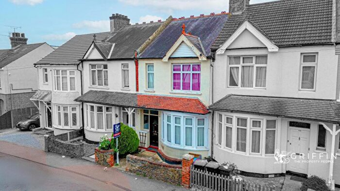 3 Bedroom Terraced House For Sale In Gainsborough Drive, Westcliff-On-Sea, SS0