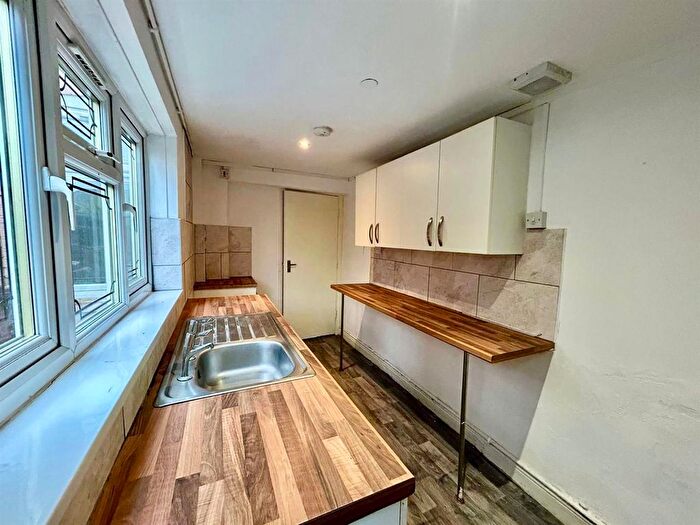 3 Bedroom Terraced House To Rent In Scarborough Road, Walsall, WS2