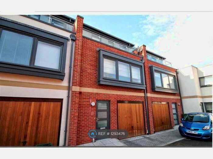 3 Bedroom Terraced House To Rent In Station Street, Cheltenham, GL50